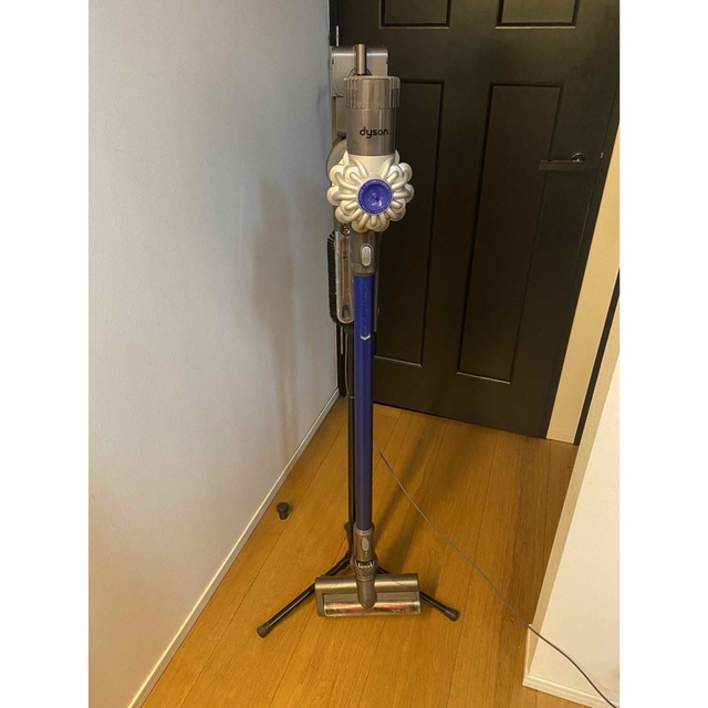 Dyson(ダイソン)のDyson 充電スタンド　純正　充電器付き スマホ/家電/カメラの生活家電(掃除機)の商品写真