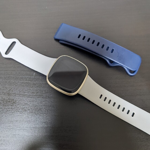 【kujima様専用】fitbit versa3 メンズの時計(腕時計(デジタル))の商品写真