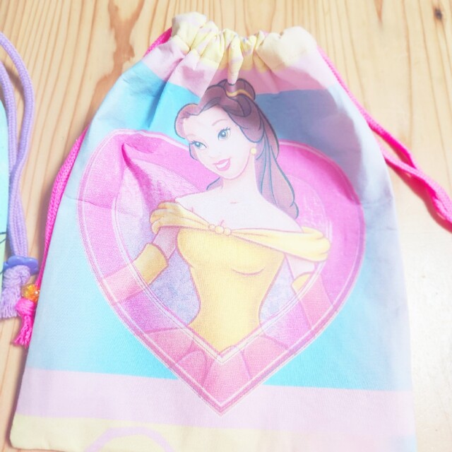 ハンドメイド 巾着袋 給食袋 ディズニープリンセス ベル 入園入学準備 ハンドメイドのキッズ/ベビー(外出用品)の商品写真