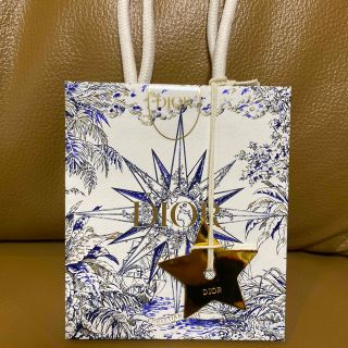 クリスチャンディオール(Christian Dior)の最新 Dior ディオール 2022クリスマス限定ショッパーピアス チャーム付き(ショップ袋)