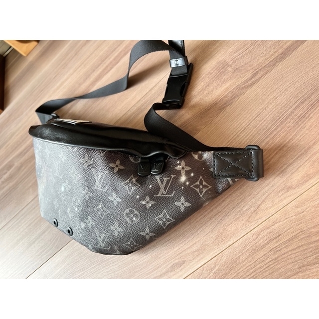 LOUIS VUITTON(ルイヴィトン)のヴィトン  ボディバッグ　ウエストポーチ　美品 メンズのバッグ(ボディーバッグ)の商品写真