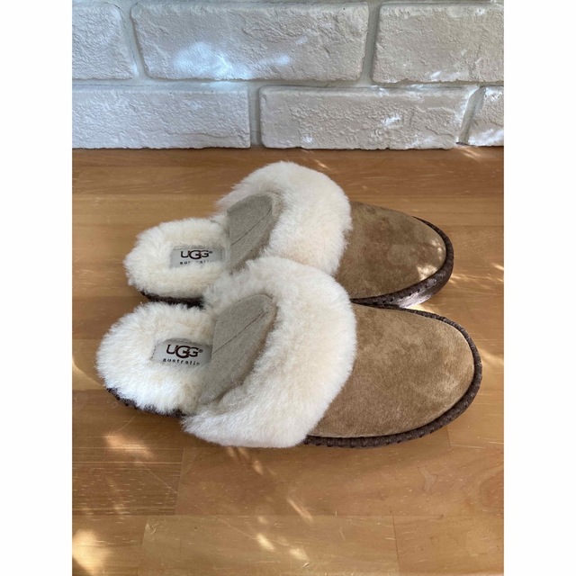 限定セール!UGG 新品未使用品⭐︎ファーサンダル24㎝ - library