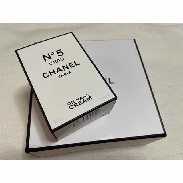 CHANEL(シャネル)のCHANEL N°5 ロー ハンド クリーム （箱セット） コスメ/美容のボディケア(ハンドクリーム)の商品写真