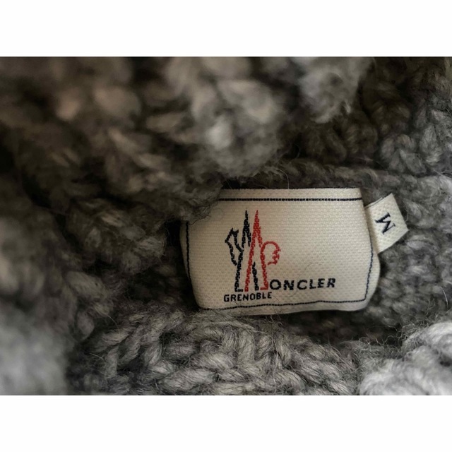 MONCLER(モンクレール)の週末限定お値下げ！モンクレール　ハイネック　セーター　肩マークあり レディースのトップス(ニット/セーター)の商品写真