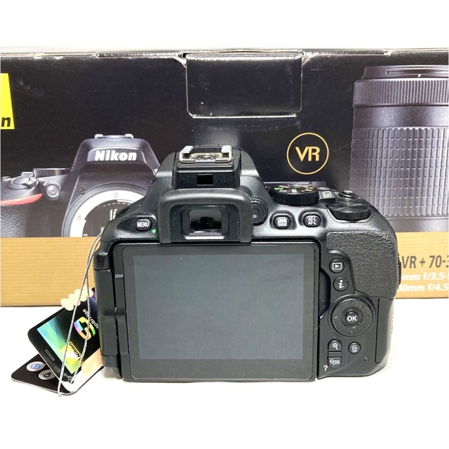 Nikon(ニコン)のNikon ニコンD5600ダブルズームキット6420ショット美品 スマホ/家電/カメラのカメラ(デジタル一眼)の商品写真