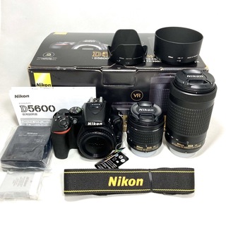 Nikon ニコンD5600ダブルズームキット6420ショット美品