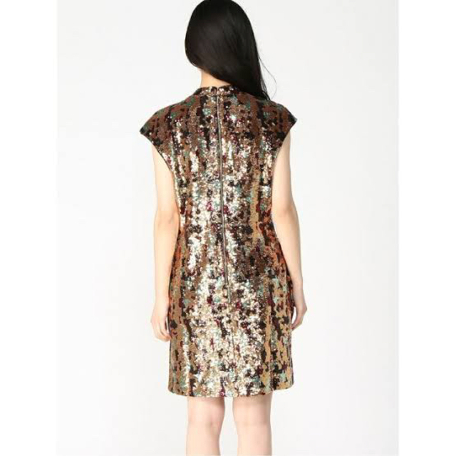 GUESS(ゲス)のブラウン(F237)(ゴールド系)(W)BRICE SEQUINCE DRESS レディースのワンピース(ミニワンピース)の商品写真