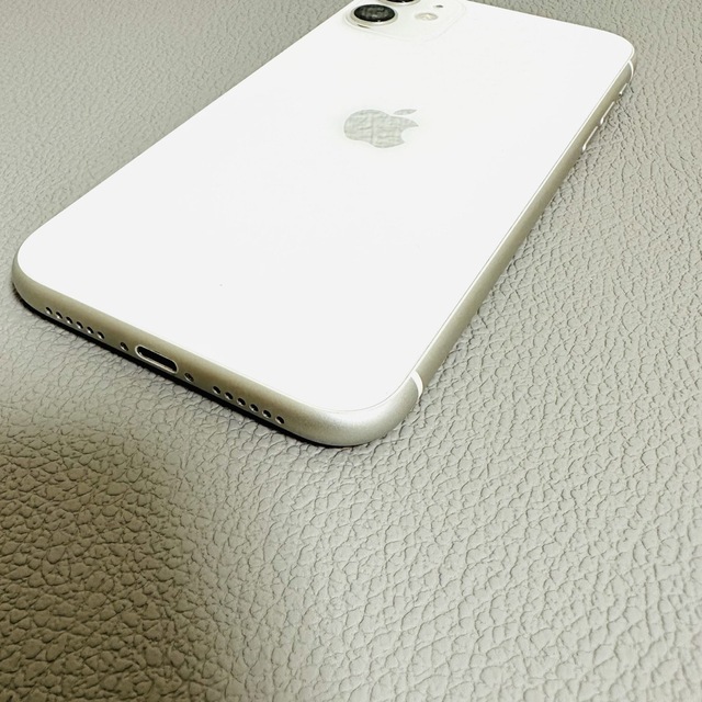 iPhone - iPhone 11 64GB SIMフリー 美品 ホワイトの通販 by ゆい's 