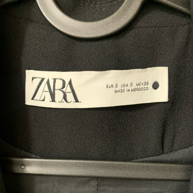 ZARA(ザラ)のZARA スリット入りベスト レディースのトップス(ベスト/ジレ)の商品写真