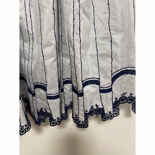 mina perhonen(ミナペルホネン)の美品　ミナペルホネン  choucho + waltz  スカート　36サイズ レディースのスカート(ロングスカート)の商品写真