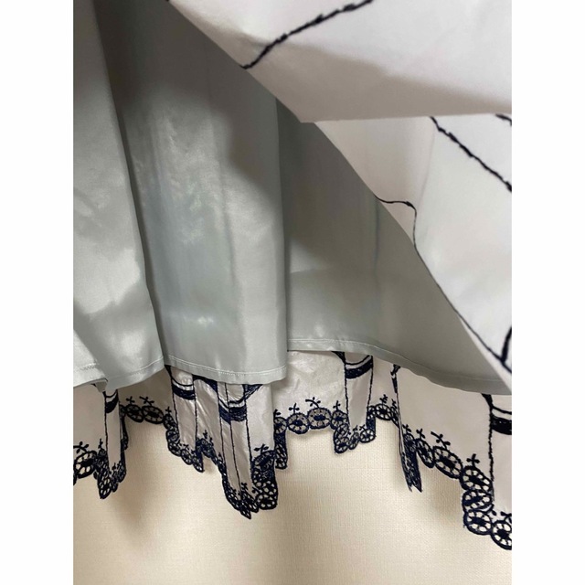 mina perhonen(ミナペルホネン)の美品　ミナペルホネン  choucho + waltz  スカート　36サイズ レディースのスカート(ロングスカート)の商品写真