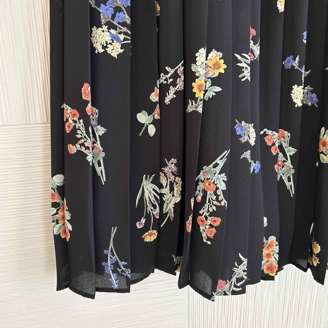 UNITED ARROWS(ユナイテッドアローズ)のUNITED ARROWS 花柄プリーツスカート レディースのスカート(ロングスカート)の商品写真