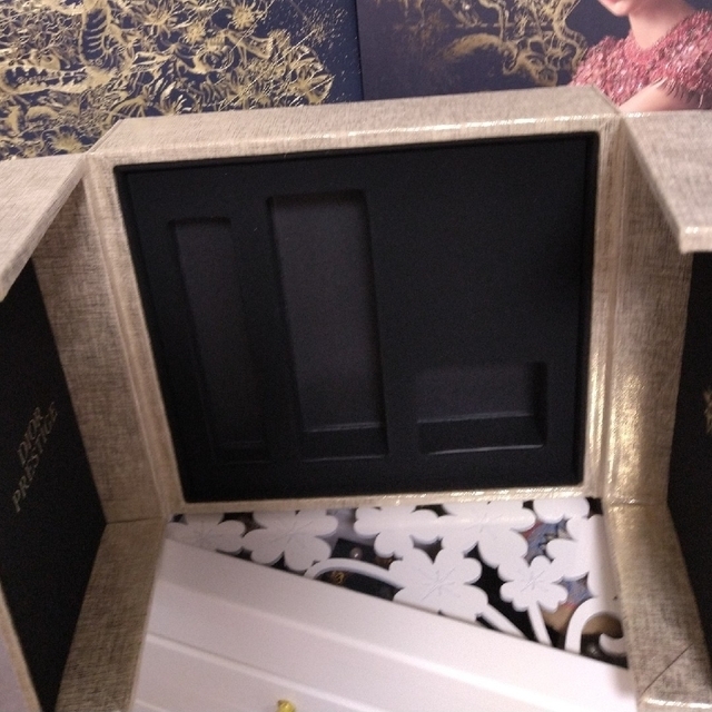 Dior(ディオール)のプレステージ ホリデーコフレBOXのみ コスメ/美容のコスメ/美容 その他(その他)の商品写真