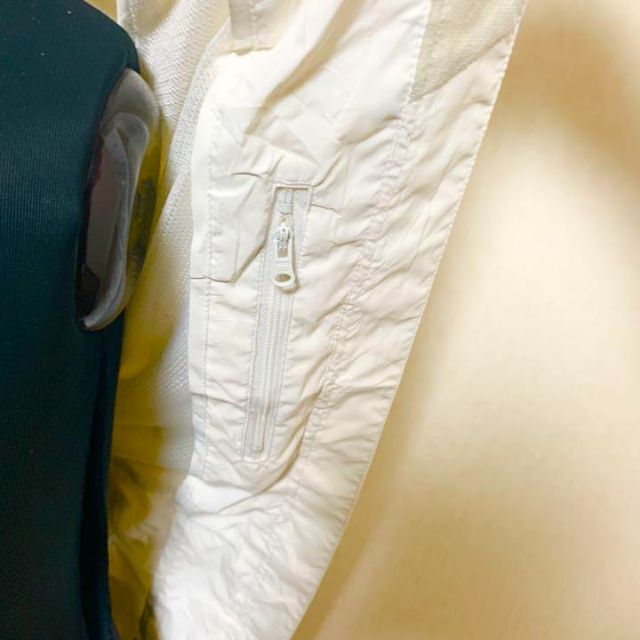 Columbia(コロンビア)のSJ2古着　ナイロンジャケット　フード付き　長袖　Columbia　白　パーカー メンズのジャケット/アウター(ナイロンジャケット)の商品写真