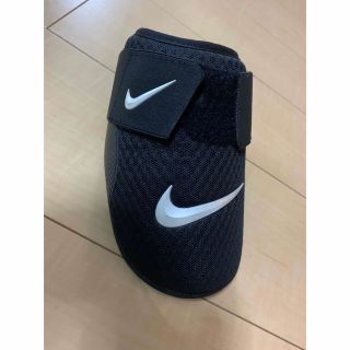 ナイキ(NIKE)のエルボーガード(防具)