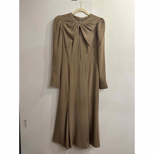 Her lip to(ハーリップトゥ)のHerlipto Opera midi dress caramel レディースのワンピース(ひざ丈ワンピース)の商品写真