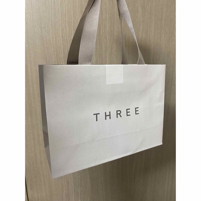 THREE(スリー)のTHREE 紙袋　ショッパー レディースのバッグ(ショップ袋)の商品写真