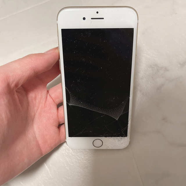 iPhone(アイフォーン)のiPhone 6 Gold 128 GB Softbank スマホ/家電/カメラのスマートフォン/携帯電話(スマートフォン本体)の商品写真