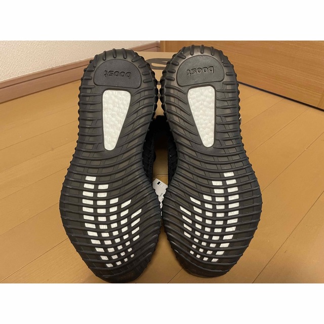 adidas(アディダス)の【新品・未使用】ADIDAS YEEZY BOOST 350 V2 CP9652 メンズの靴/シューズ(スニーカー)の商品写真