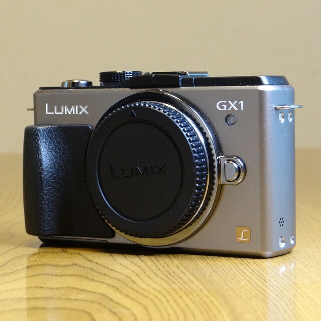 Panasonic(パナソニック)のパナソニック ルミックス LUMIX GX1 DMC-GX1-S ボディ スマホ/家電/カメラのカメラ(ミラーレス一眼)の商品写真