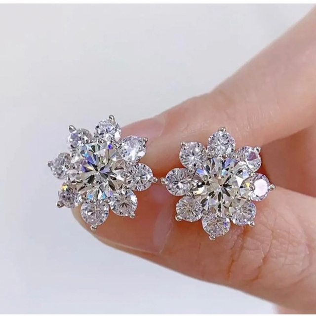 舗 最高品質 モアサナイト“サンフラワー” 0.5ct 人工ダイヤ ピアス