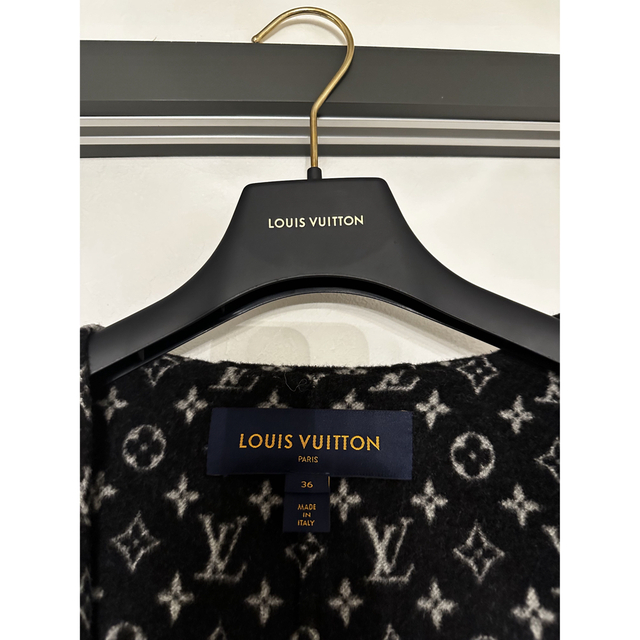 LOUIS VUITTON(ルイヴィトン)のLOUIS VUITTONコート12/4まで45→30 レディースのジャケット/アウター(ロングコート)の商品写真