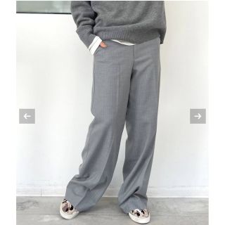 アパルトモンドゥーズィエムクラス(L'Appartement DEUXIEME CLASSE)の新品　今季STRIPE SLACKS PANTS  ３６サイズ(カジュアルパンツ)