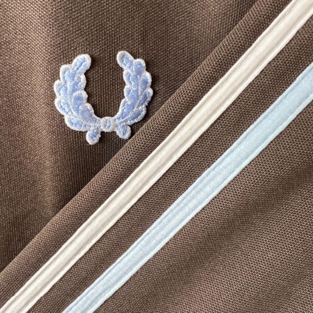 FRED PERRY(フレッドペリー)の【激レア】フレッドペリー ポルトガル製 ジャージ M 茶色 ブラウン 水色 ロゴ メンズのトップス(ジャージ)の商品写真