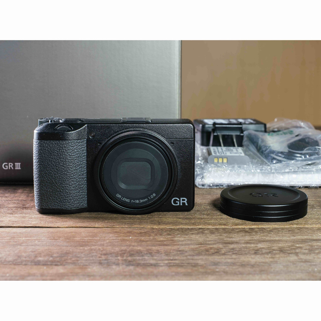 リコー RICOH GR III ショット数1695枚 ＋ 金属レンズキャップ