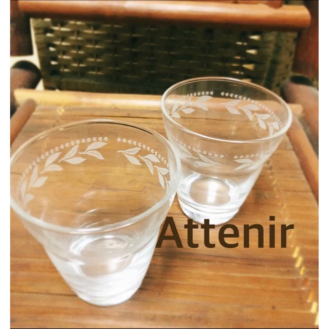 Attenir(アテニア)の未使用箱付き！Attenir ペアリーフグラス　2個セット インテリア/住まい/日用品のキッチン/食器(グラス/カップ)の商品写真