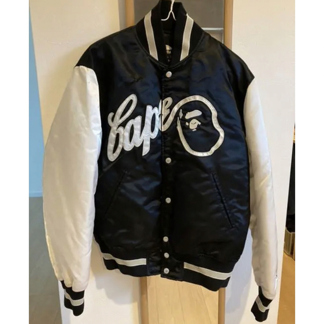 新品未開封です A BATHING APE® アベイシングエイプ APE スタジャン M
