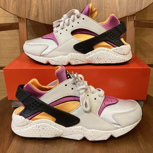 NIKE(ナイキ)の新品未使用タグ付き 27.0cm NIKE エアハラチ AIR HUARACHE メンズの靴/シューズ(スニーカー)の商品写真