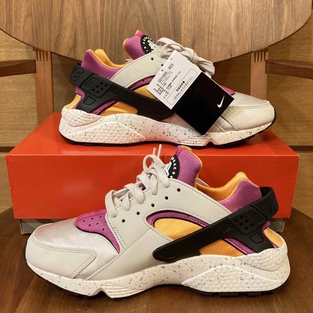 NIKE(ナイキ)の新品未使用タグ付き 27.0cm NIKE エアハラチ AIR HUARACHE メンズの靴/シューズ(スニーカー)の商品写真