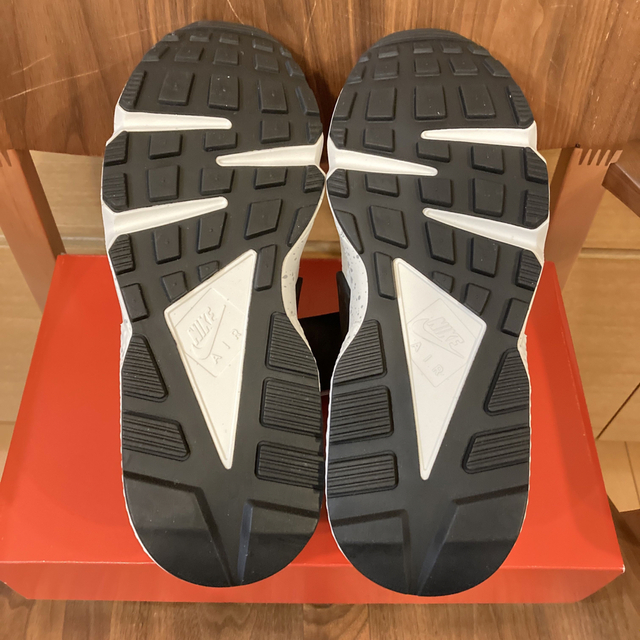 NIKE(ナイキ)の新品未使用タグ付き 27.0cm NIKE エアハラチ AIR HUARACHE メンズの靴/シューズ(スニーカー)の商品写真
