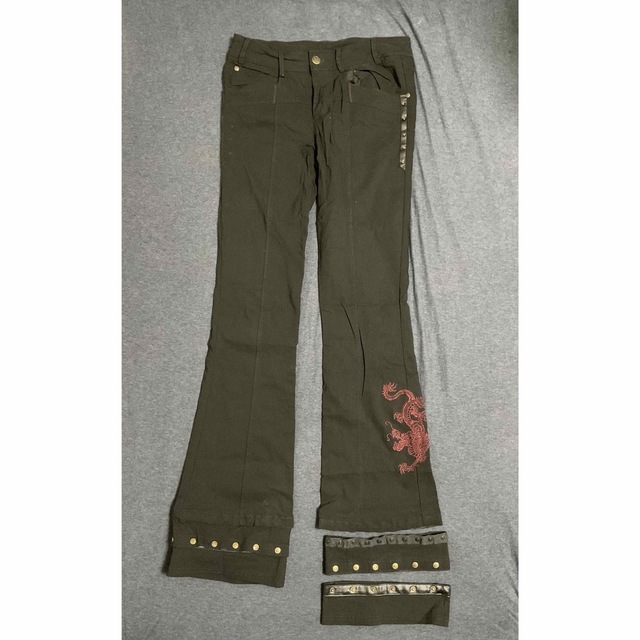 OZZON(オッズオン)のOzz Croce ズボン　黒　赤　龍の刺繍 レディースのパンツ(カジュアルパンツ)の商品写真