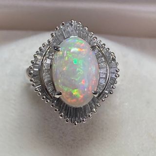 Pt900 2.61ct 大粒の綺麗なオパールとダイヤモンドリング　指輪