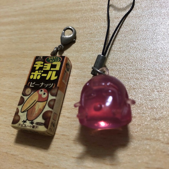 森永製菓(モリナガセイカ)のお菓子 マスコットチャーム 2個セット エンタメ/ホビーのおもちゃ/ぬいぐるみ(キャラクターグッズ)の商品写真