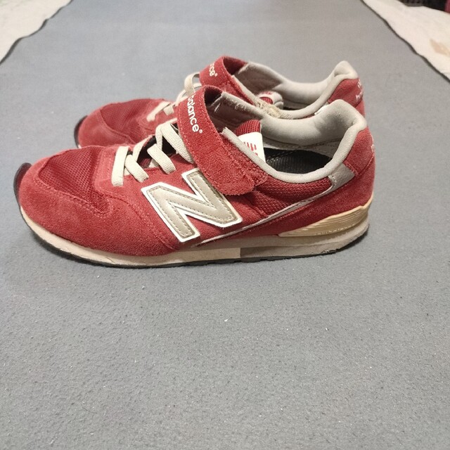 New Balance(ニューバランス)のnew balance  KV996CRY  レッド/シルバー  22.5cm キッズ/ベビー/マタニティのベビー靴/シューズ(~14cm)(スニーカー)の商品写真