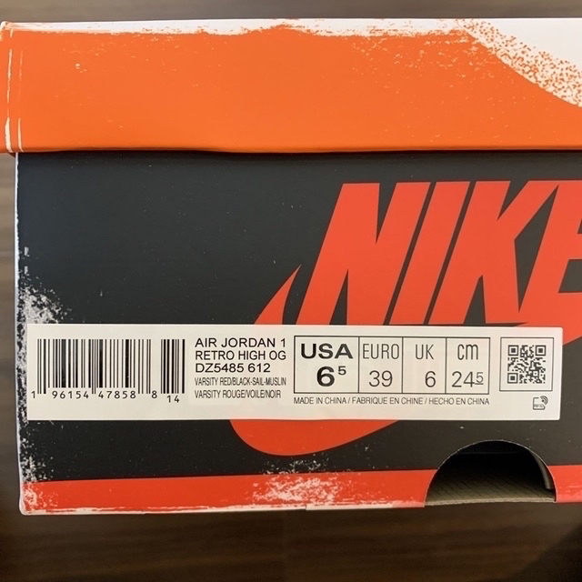 NIKE(ナイキ)のNIKE AIR JORDAN 1 RETRO HIGH OG CHICAGO メンズの靴/シューズ(スニーカー)の商品写真