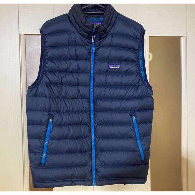 patagonia(パタゴニア)のパタゴニア　ダウンセーターベスト　メンズM メンズのジャケット/アウター(ダウンベスト)の商品写真