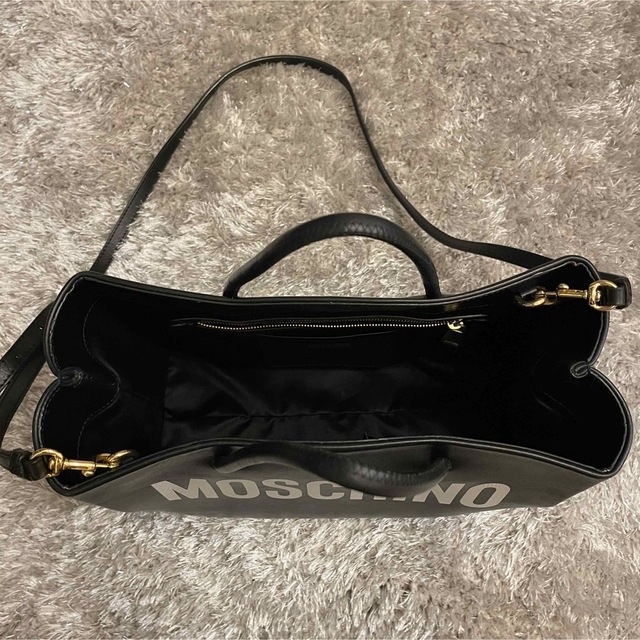 MOSCHINO(モスキーノ)の【MOSCHINO】ロゴ トート バッグ 黒 レザー レディースのバッグ(トートバッグ)の商品写真