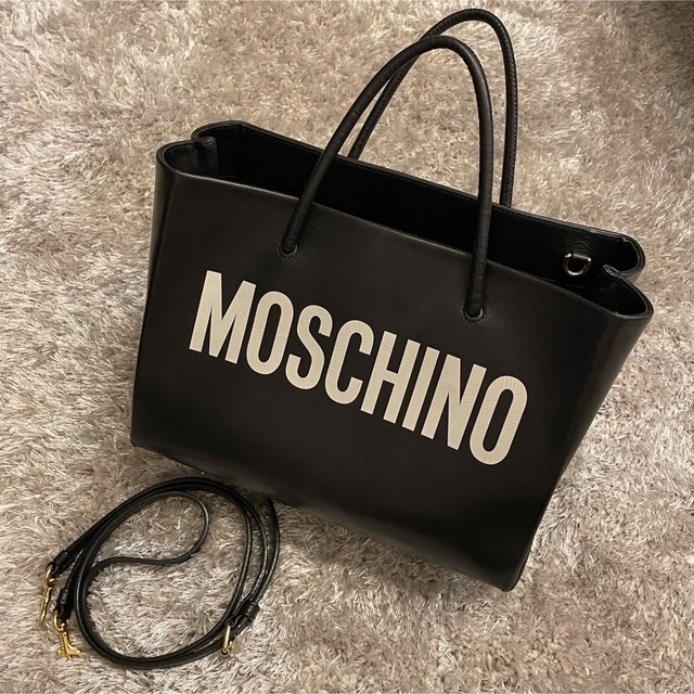 MOSCHINO(モスキーノ)の【MOSCHINO】ロゴ トート バッグ 黒 レザー レディースのバッグ(トートバッグ)の商品写真