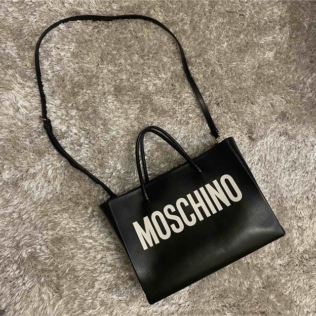 MOSCHINO(モスキーノ)の【MOSCHINO】ロゴ トート バッグ 黒 レザー レディースのバッグ(トートバッグ)の商品写真