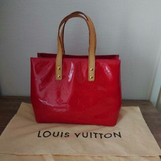 キーホルダービビットなエナメルレッドのバッグチャーム✨LOUIS