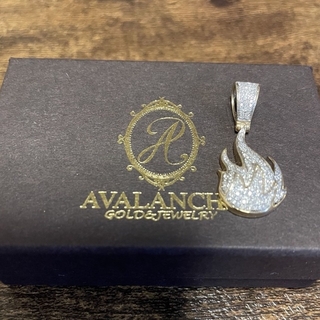 アヴァランチ(AVALANCHE)の総詰ダイヤモンド 10K イエローゴールド ペンダントヘッド(ネックレス)