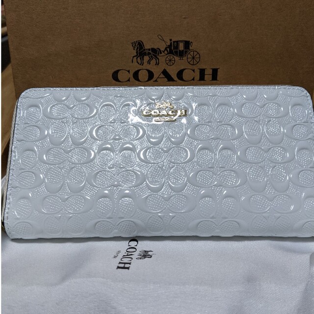 COACH  長財布　型押しシグネチャー　白