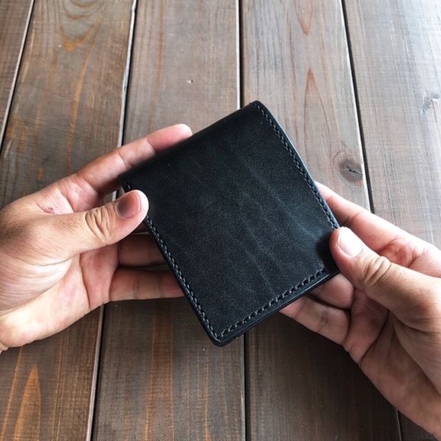 国産サドルレザーを使用した黒色の二つ折り財布 本革 送料無料 手縫い 名入れ可 5