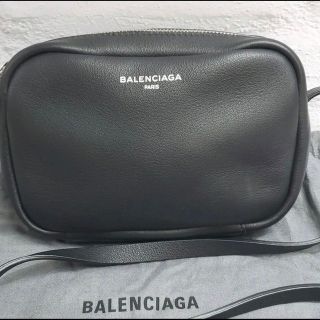 バレンシアガ(Balenciaga)のBALENCIAGA(バレンシアガ)　黒　カメラ　ショルダー　バッグ　(ショルダーバッグ)