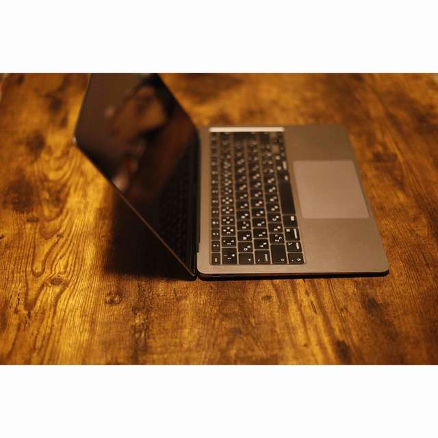 Mac (Apple)(マック)のMacbook air M1 スペースグレー 本体メモリ8 SSD 256 スマホ/家電/カメラのPC/タブレット(ノートPC)の商品写真