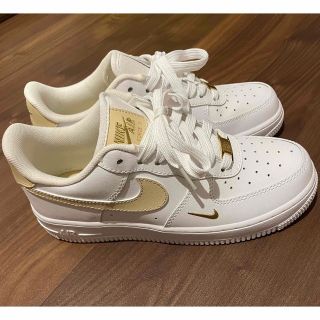 NIKE - 24センチNIKE エアフォース1 '07エッセンシャルESSの通販